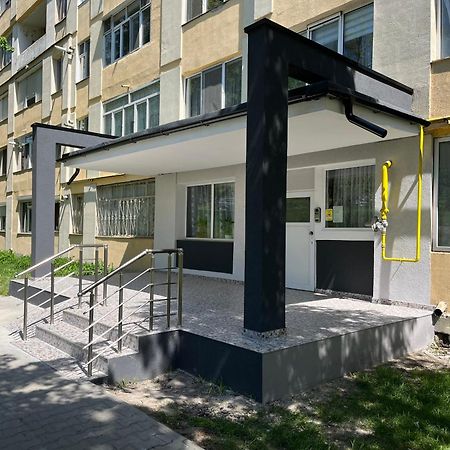 Central Park Studio Onesti Εξωτερικό φωτογραφία