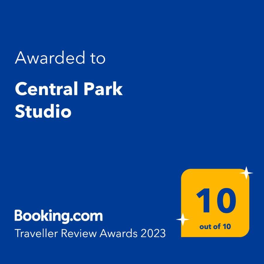 Central Park Studio Onesti Εξωτερικό φωτογραφία