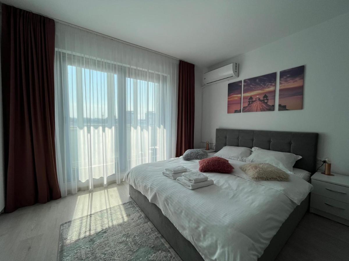 Central Park Studio Onesti Εξωτερικό φωτογραφία
